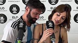 Asi le gusta que le chupen los pezones