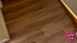 Stedmor tager dobbelt pik i cowgirl og bøjet over på Thanksgiving fest.