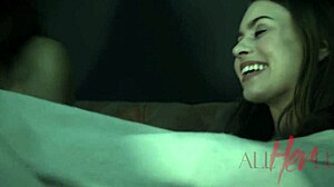 Hej, chceš vidieť horúcu lesbickú tribbing akciu od allherluv?