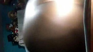 Yo Metiendo Me El Dedo Mientras Mi Mam� Chupa Al Otro Lado En Esta Orgy Gay Oral