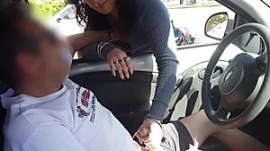 Masturbo A Un Extra�o En Su Auto Mientras Mi Marido Filma Todo