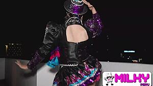 Dancing MILF RIDES and BLOWS in PUBLIC, CAUGHT by AMATEURS.