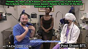 Rina Arem onanerer på baksetet