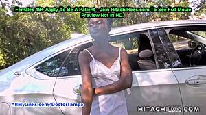 Rina Arem onanerer på baksetet