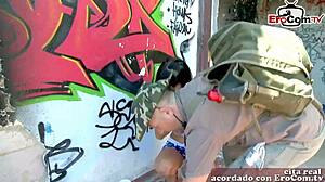 Kleine spanische schlanke Latina Teen 18+ fickt draußen