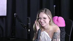 loira safada spills handjob tricks while sucking - naty varga 😜