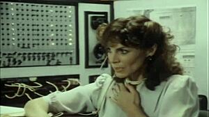 Вау! Порнозвезда Лори Смит сосёт глубоко!