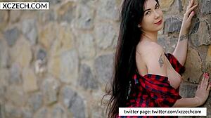 18+ Çek hatun solo'da vücudunu bacaklarını sergiliyor