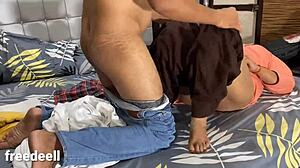 अरे, पहली बार अपनी मोटी इंडियन माँ को चोद रहा हूँ... ओह!