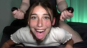 Hej, vill du se Alisons saftiga strupe ta min laddning?