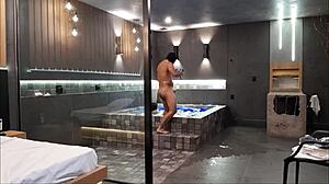 Tava na banheira e rolou aquele sexo selvagem morena n�o aguentou minha rola BIG BLACK COCK