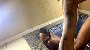 Putinha magrinha gosta de levar rola s� no cozinho deixei o cozinho dela arrombadinho na piscina completo no red e no cher