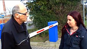 eine ficken sie bitte draußen