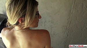 This perfect mature stepmom is showing her sexual technique! 😏