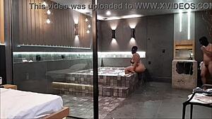 Tava na banheira e rolou aquele sexo selvagem morena n�o aguentou minha rola BIG BLACK COCK