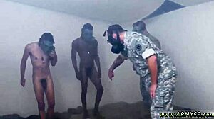 Kieroutunut filippiiniläinen sotilashomo armeijatyyliin