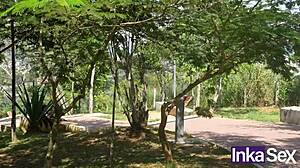 Teen colombiana no le gusta el semen y se lo termina tragando con asco