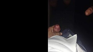 Casada entedeada fodendo com v�rios no glory hole