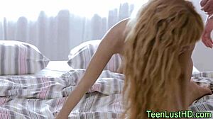 Podívej se na tu drobnou 18+ teenku dostávající facial po anále? Tak horké!