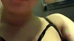 salope russe exhibe ses nichons en live Periscope