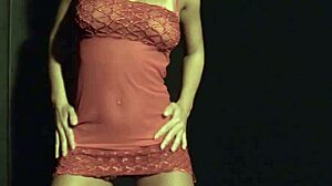 Thaina Perez performs an incredible strip-tease on Sex4u