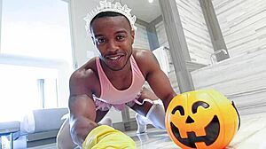 maid’s cleaning skills score a big fat tip! 😜