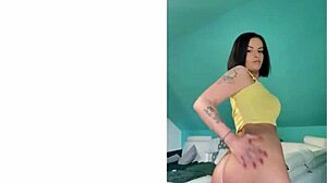 Repeat after me: thank you goddess for letting me hump your divine feet 😍