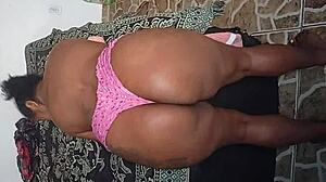 Na real com um pau enorme dentro da boca