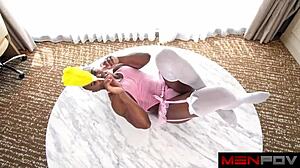 maid’s cleaning skills score a big fat tip! 😜