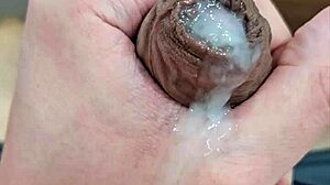 I am a cute twink masturbatin and cummin in homemade video