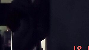 Hoče jebat v skriti temi