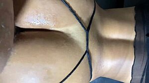 Novinha rabuda transando sem camisinha no sof�