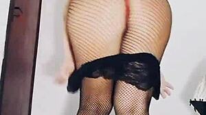 Watch mireladelicia strip and toy her pussy?