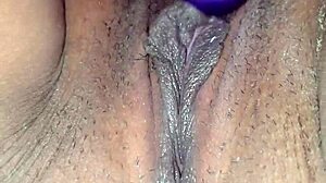 ฉันเล่นหีเปียกบนตักเขา ทำให้เขาฉีดเร็วจากขี่