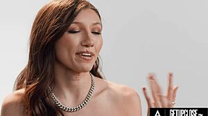 i show how i orgazm with toyz, petite brunet maya woulfe