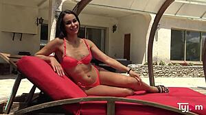 Bubble butt Jessy Jey having great sex next to the pool 😘