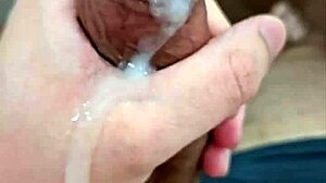 I am a cute twink masturbatin and cummin in homemade video