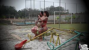 sexo gostoso com amiga no playground