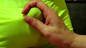 パンツの上からちんちんをもてあそばれ、叩かれながら射精してしまいました！