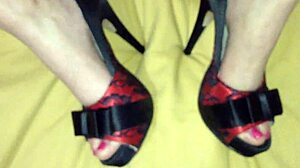 My feet give another footjob