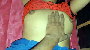 Bhabhi seks kasar dengan Dever luar bilik air