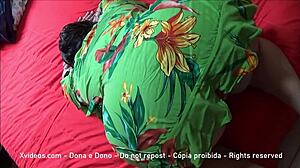 Brazilian married rabuda shows off in sexy miniskirt