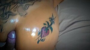 Gostosa mama lets the pervert oil her ass