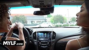 Scarlett καθοδηγεί τη Cassie σε ταντρικό παιχνίδι κορίτσι-κορίτσι με στράπον και τακούνια για εκπληκτική ευχαρίστηση