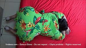 Brazilian married rabuda shows off in sexy miniskirt