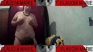 Fat girl loves pussy eating before dinner 😋