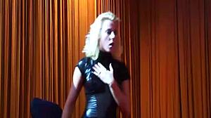 damn, that sexy lapdance on a public stage tho! 🔥