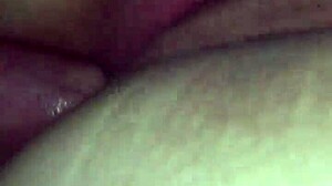 Σύζυγος παίρνει σκληρό πρωκτικό χτύπημα σε σπιτικό βίντεο