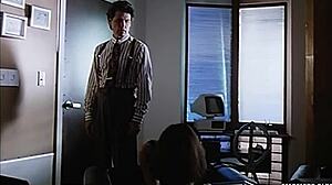 Kim Delaney schittert in The Temptress 1995 scène