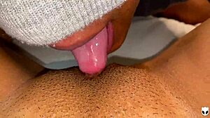 Que rico, he licks my huge clit and I cum in his mouth! 😋